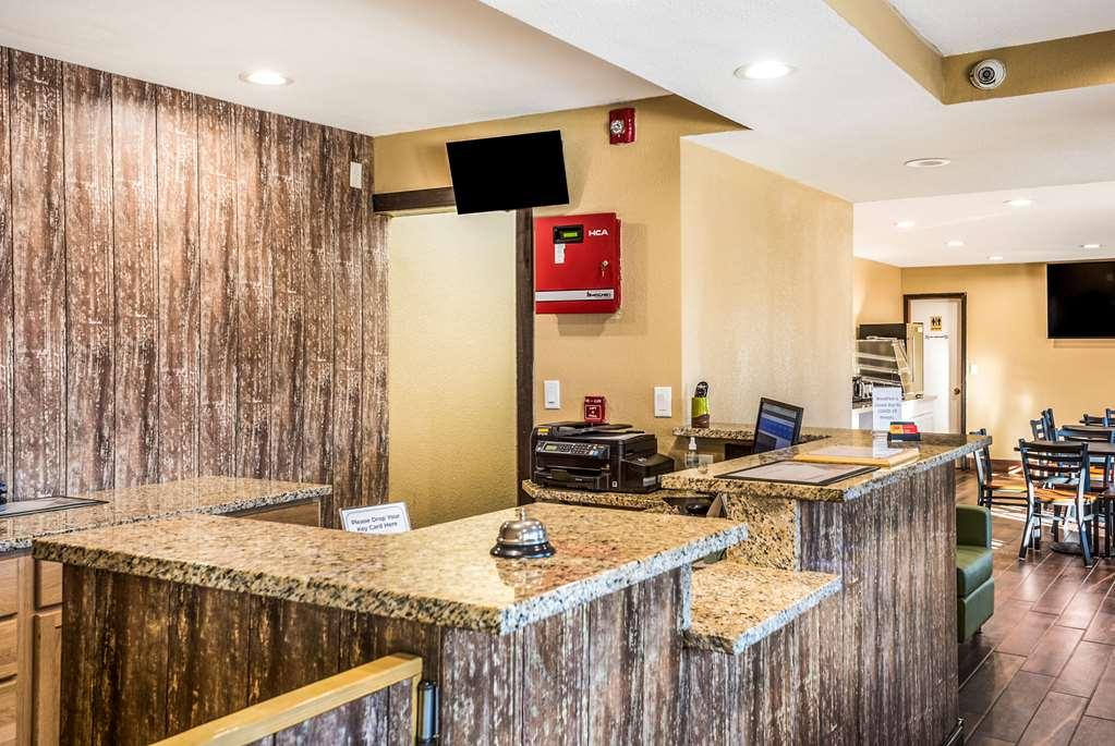 Econo Lodge Oskaloosa Интериор снимка