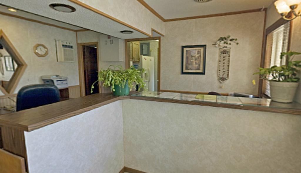 Econo Lodge Oskaloosa Екстериор снимка