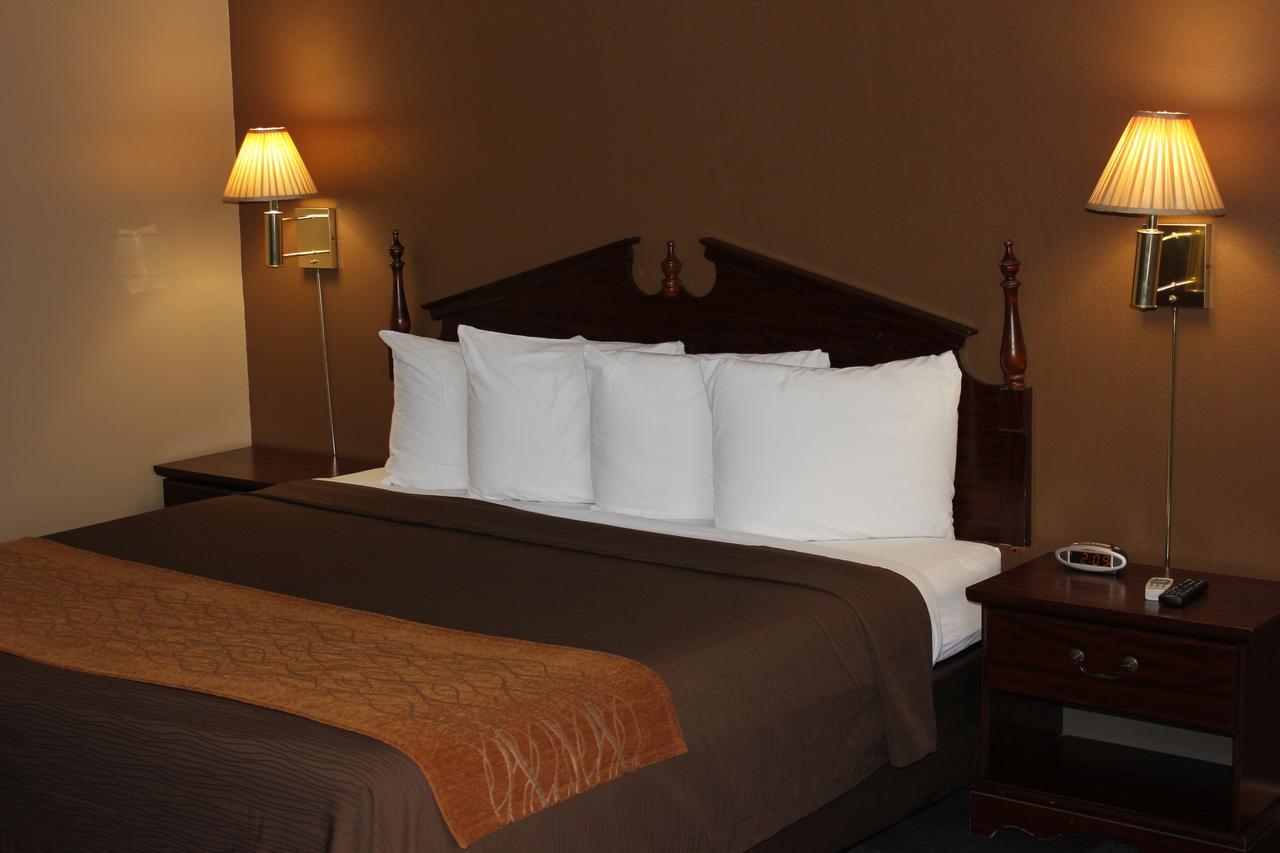 Econo Lodge Oskaloosa Екстериор снимка