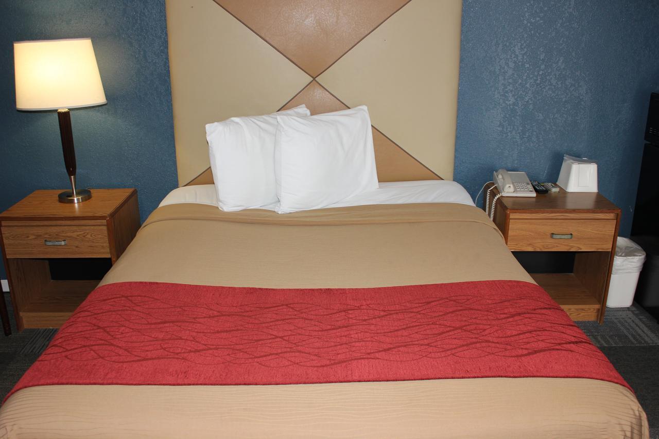 Econo Lodge Oskaloosa Екстериор снимка