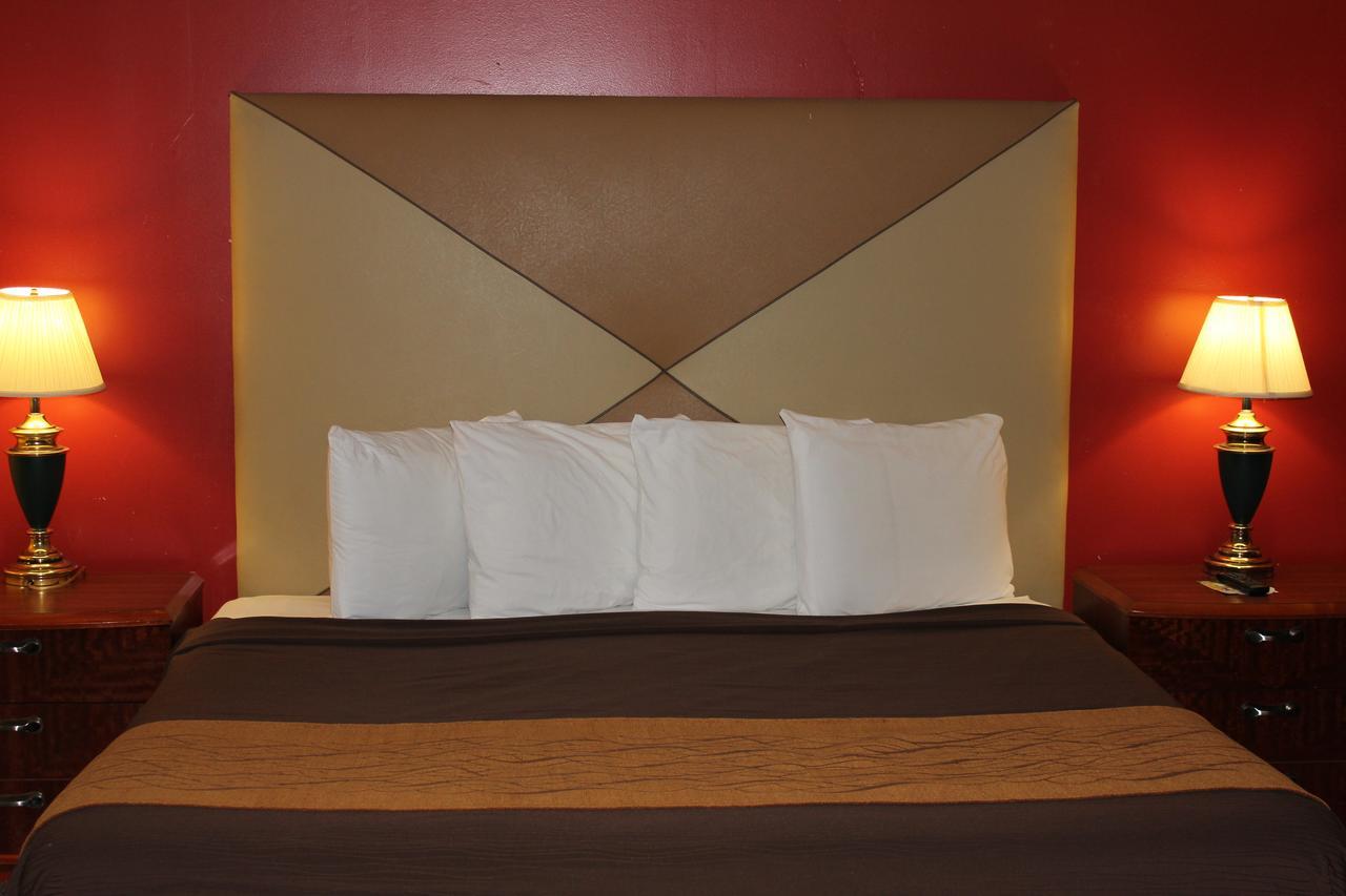 Econo Lodge Oskaloosa Екстериор снимка