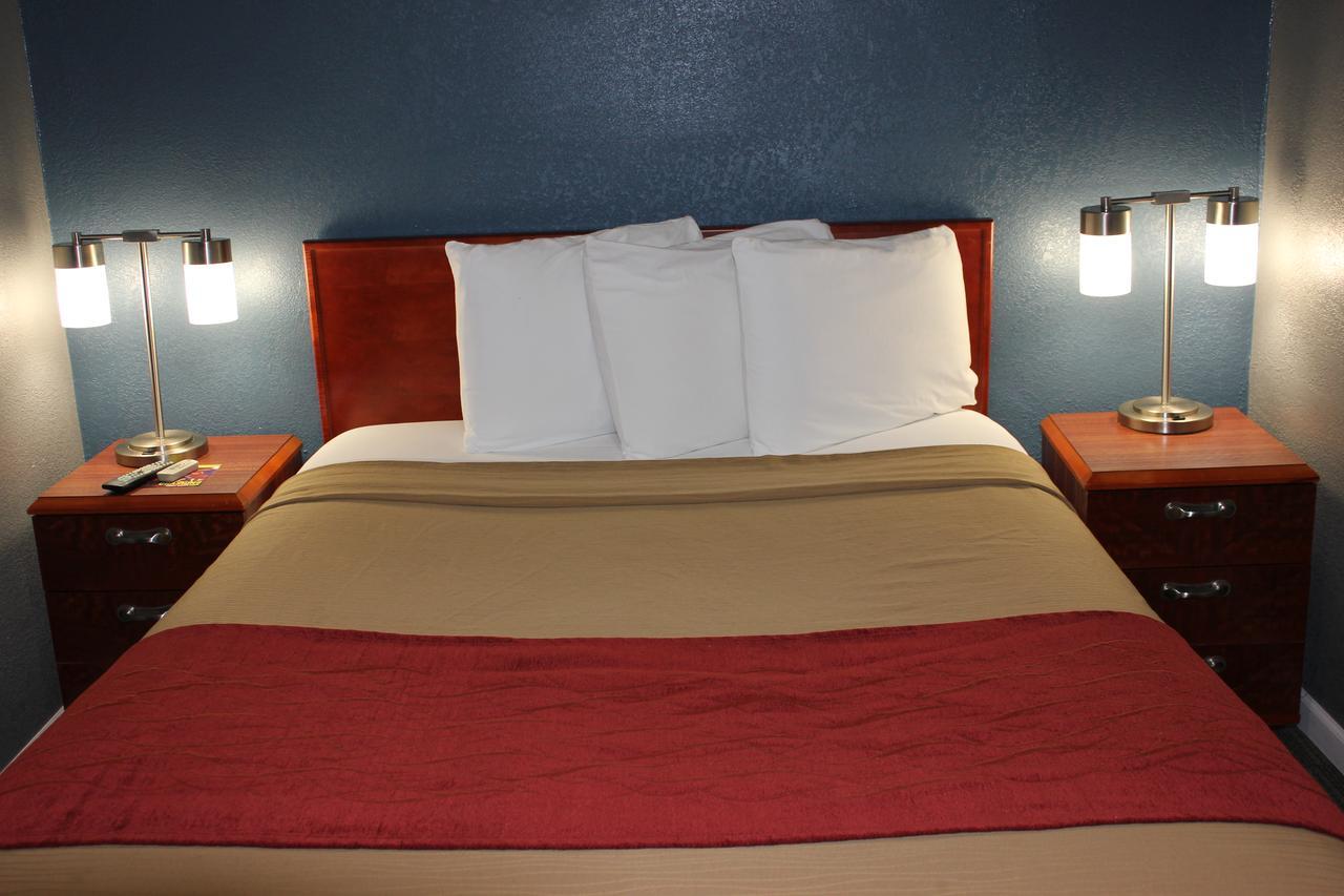 Econo Lodge Oskaloosa Екстериор снимка